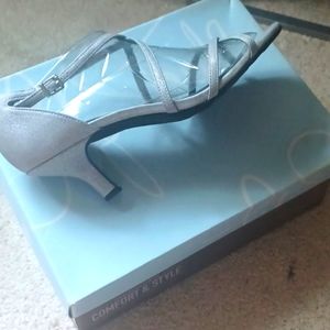 Silver/ subtle shimmer appearance